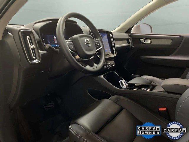 Used 2025 Volvo XC40 B5 Plus image 17
