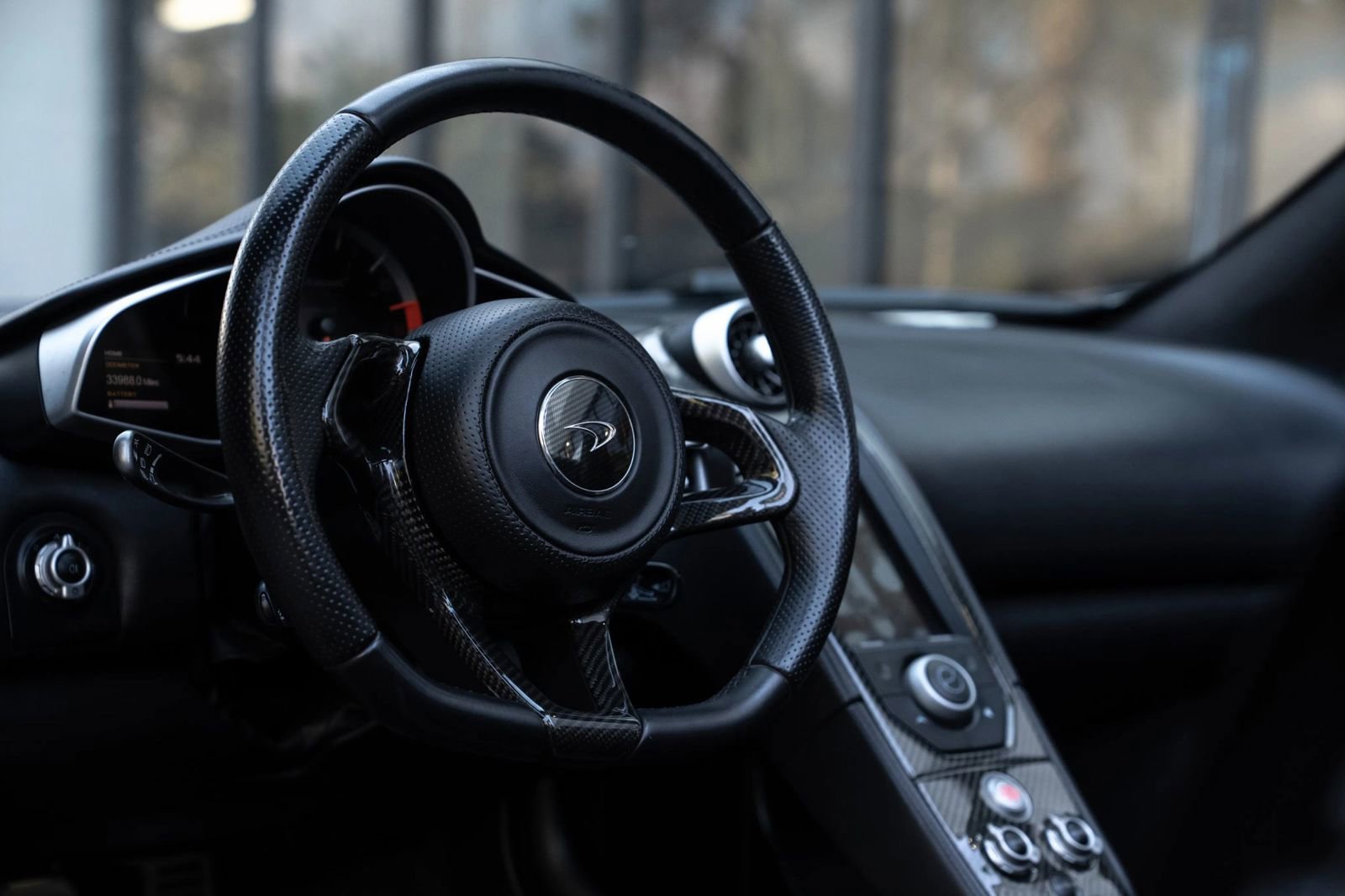 Used 2013 McLaren MP4-12C Spider RWD image 33