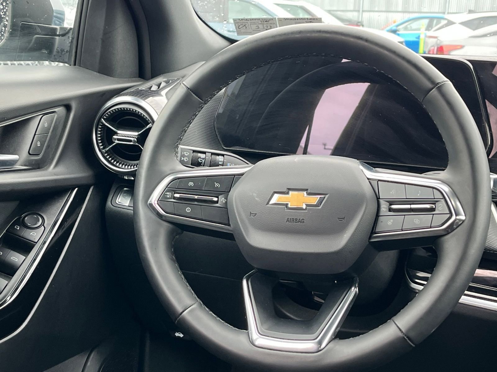 Used 2025 Chevrolet Equinox LT FWD image 28