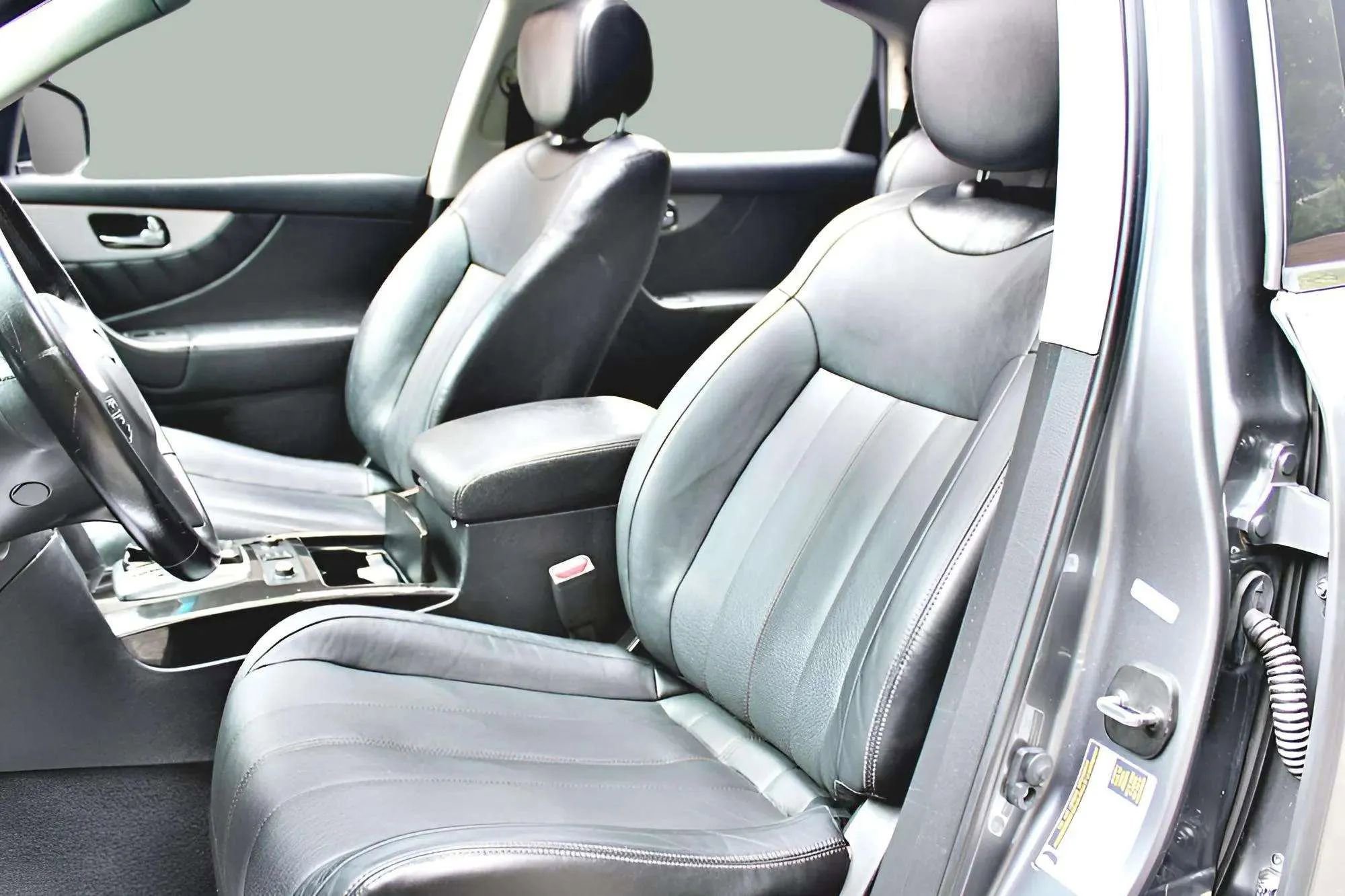 Used 2017 INFINITI QX70 3.7 w/ Premium Package image 24