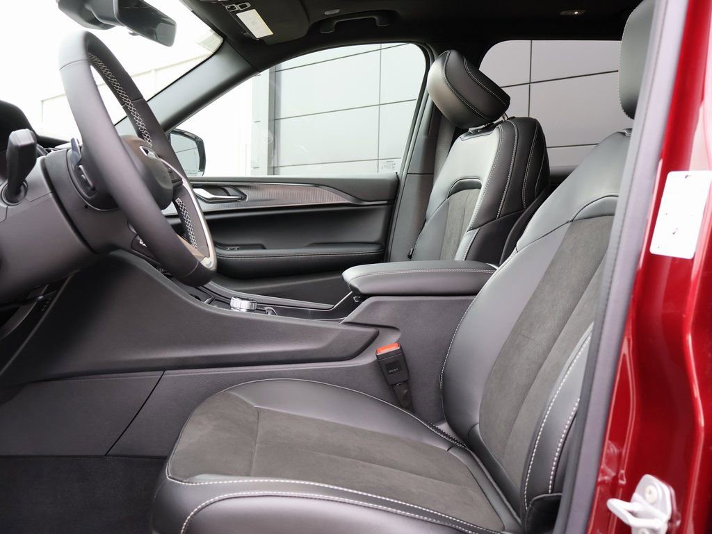 New 2025 Jeep Grand Cherokee L Altitude image 24