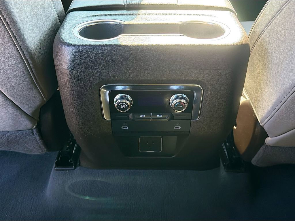 Used 2024 GMC Yukon SLT image 20