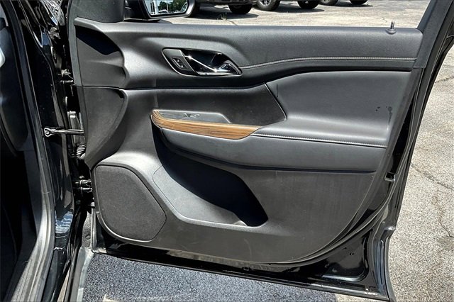 Used 2023 GMC Acadia SLE image 29