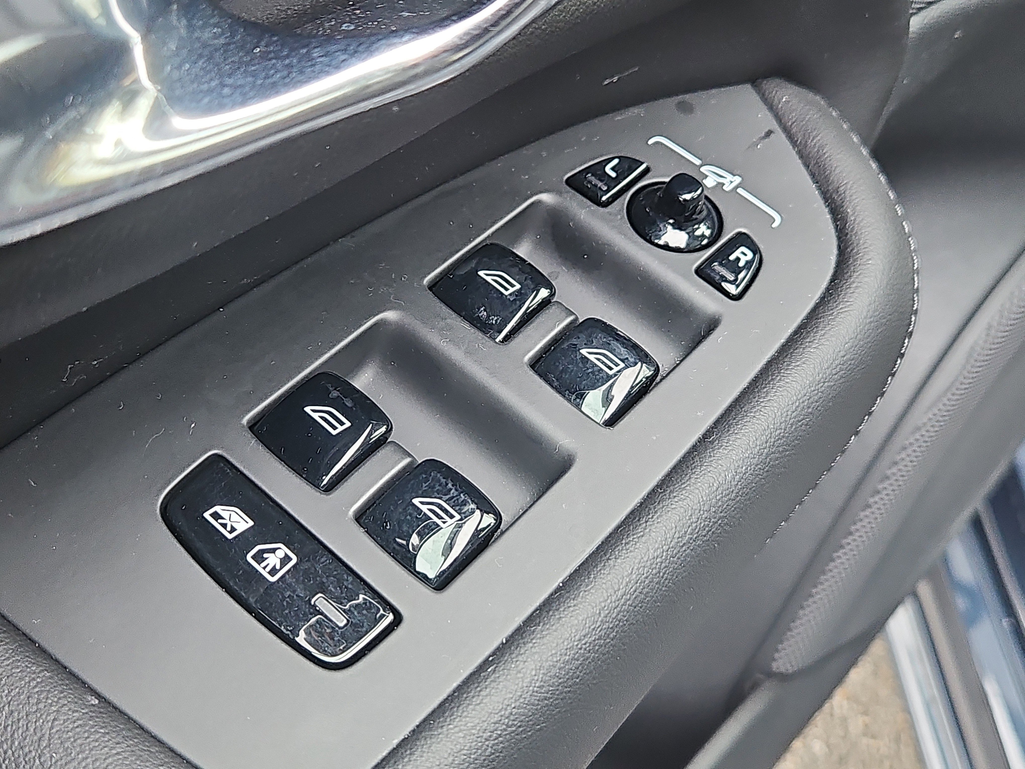 Used 2025 Volvo XC90 B6 Plus w/ Protection Package Premier image 22