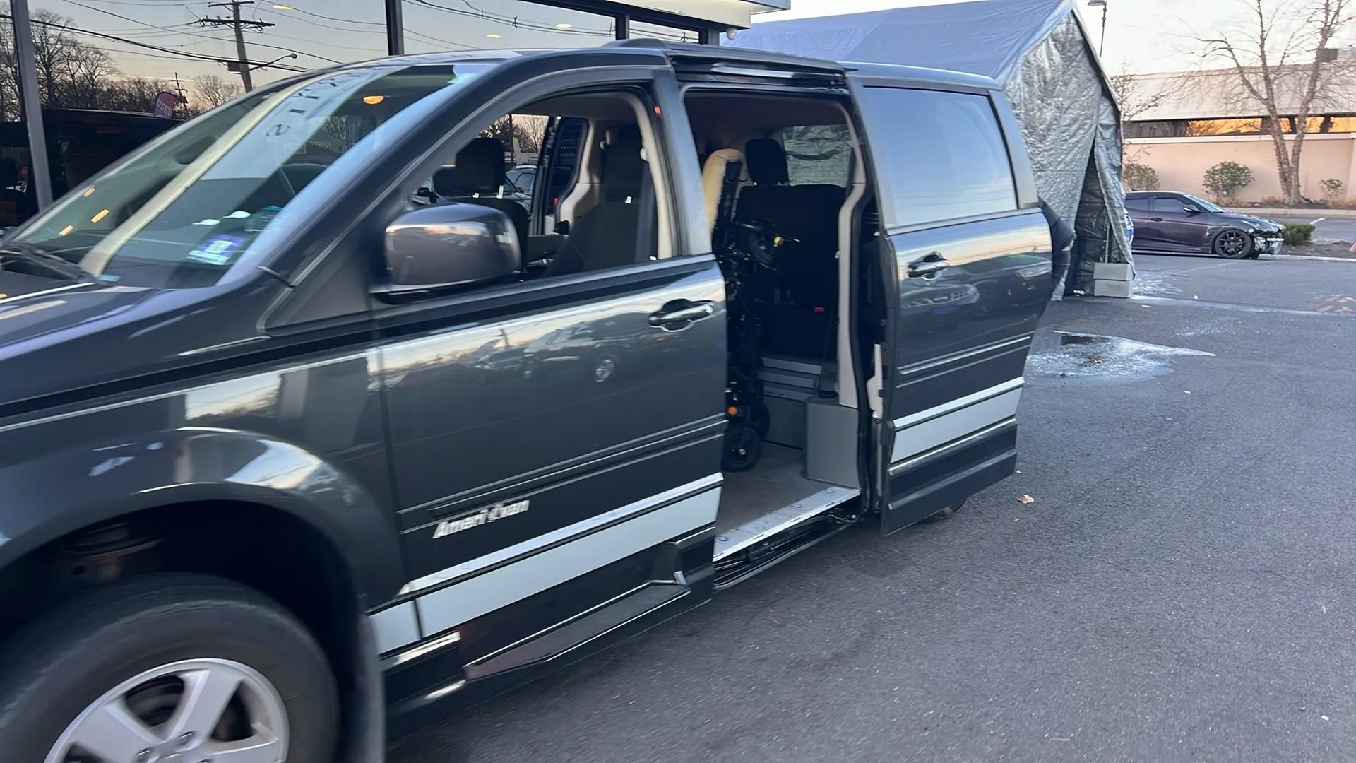 Used 2011 Dodge Grand Caravan Mainstreet w/ PWR Convenience Group FWD image 3