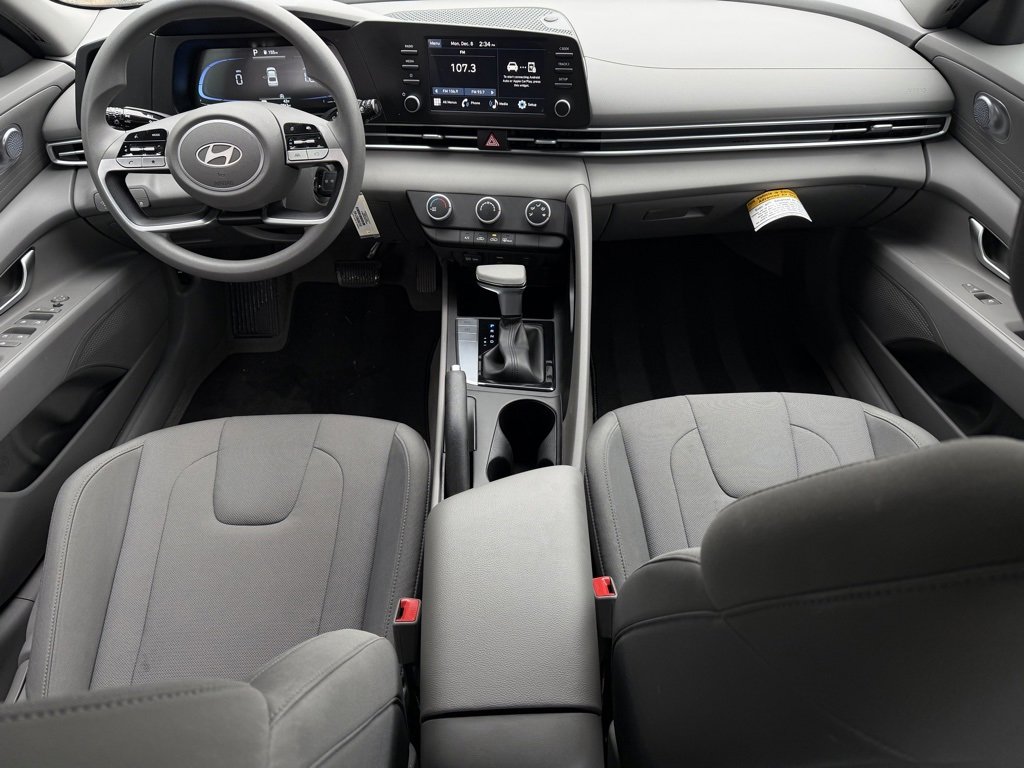 Certified 2025 Hyundai Elantra SE w/ Cargo Package image 8