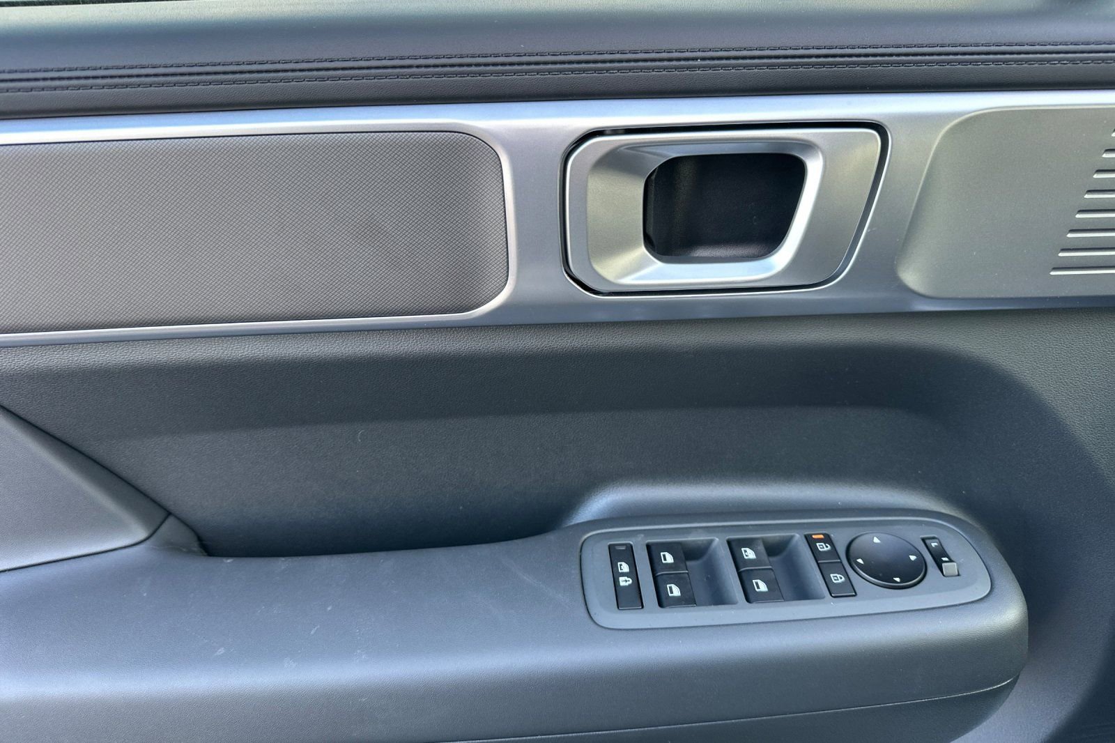 Used 2025 Hyundai Santa Fe SE image 10