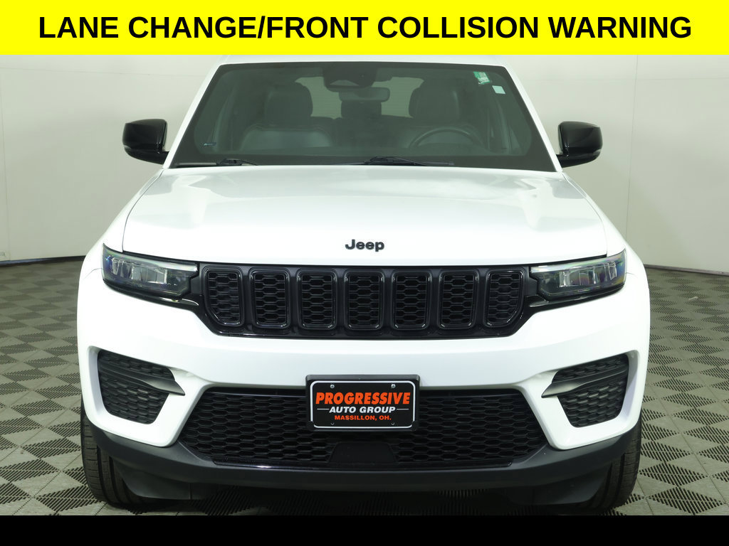 Used 2024 Jeep Grand Cherokee Altitude AWD/4WD image 10
