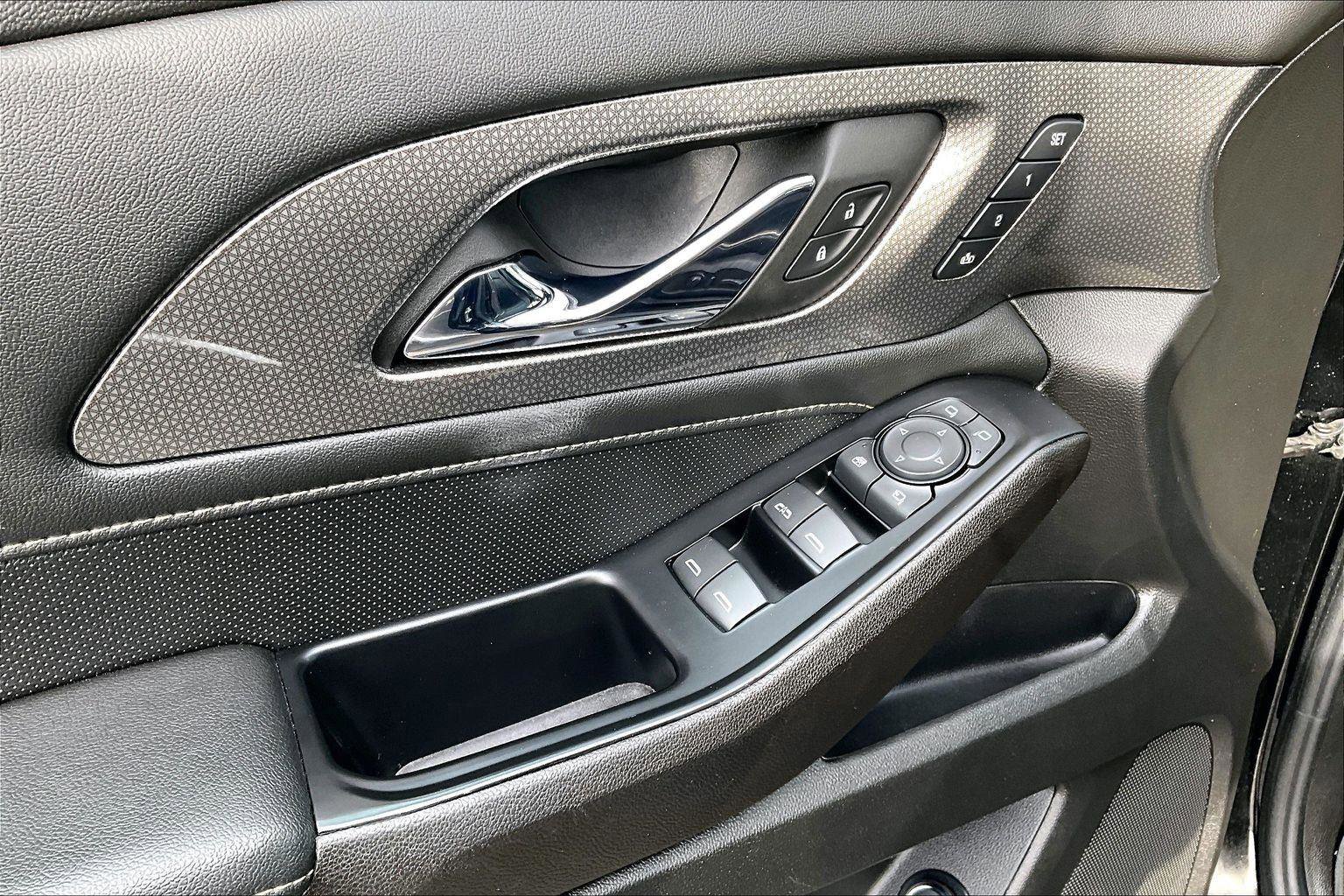 Used 2023 Chevrolet Traverse Premier image 37