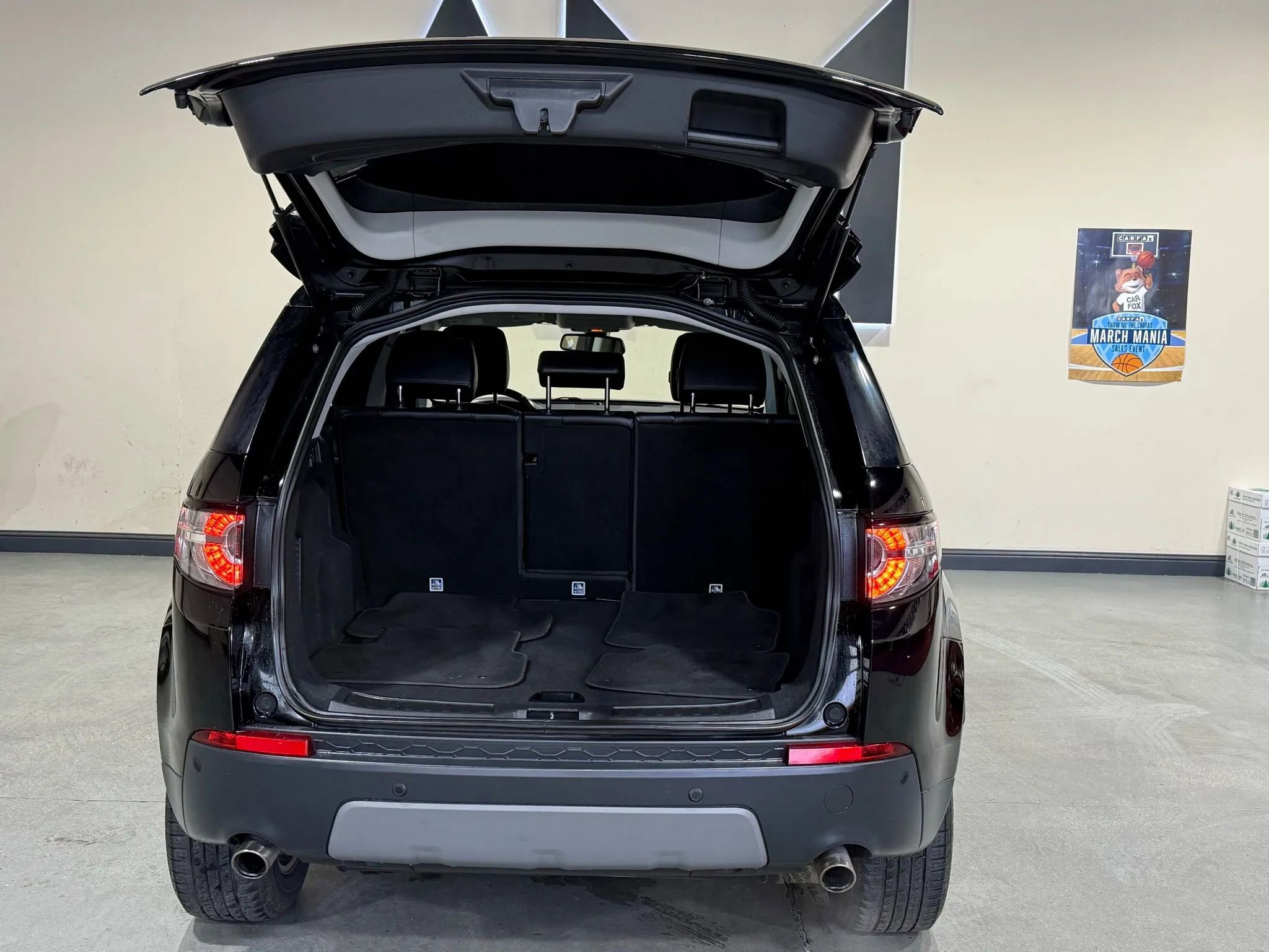 Used 2019 Land Rover Discovery Sport SE image 9