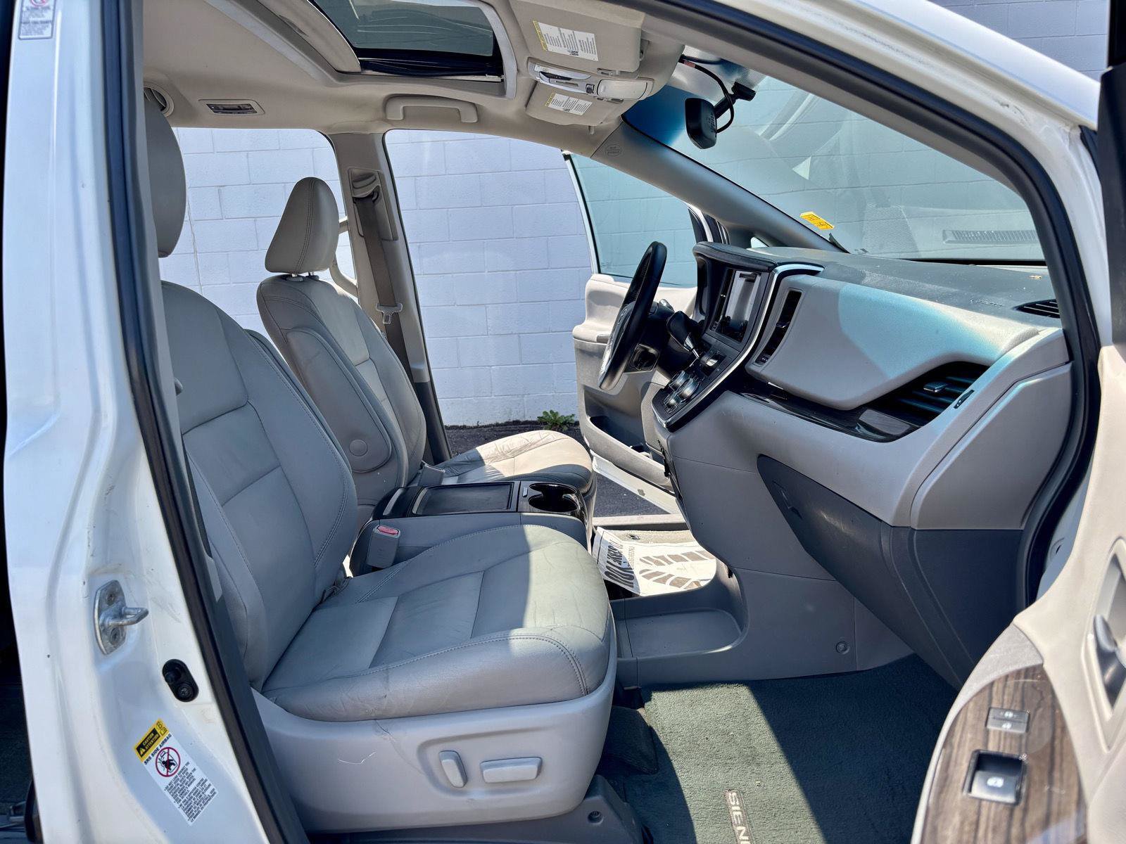 Used 2017 Toyota Sienna XLE w/ XLE Navigation Package FWD image 7