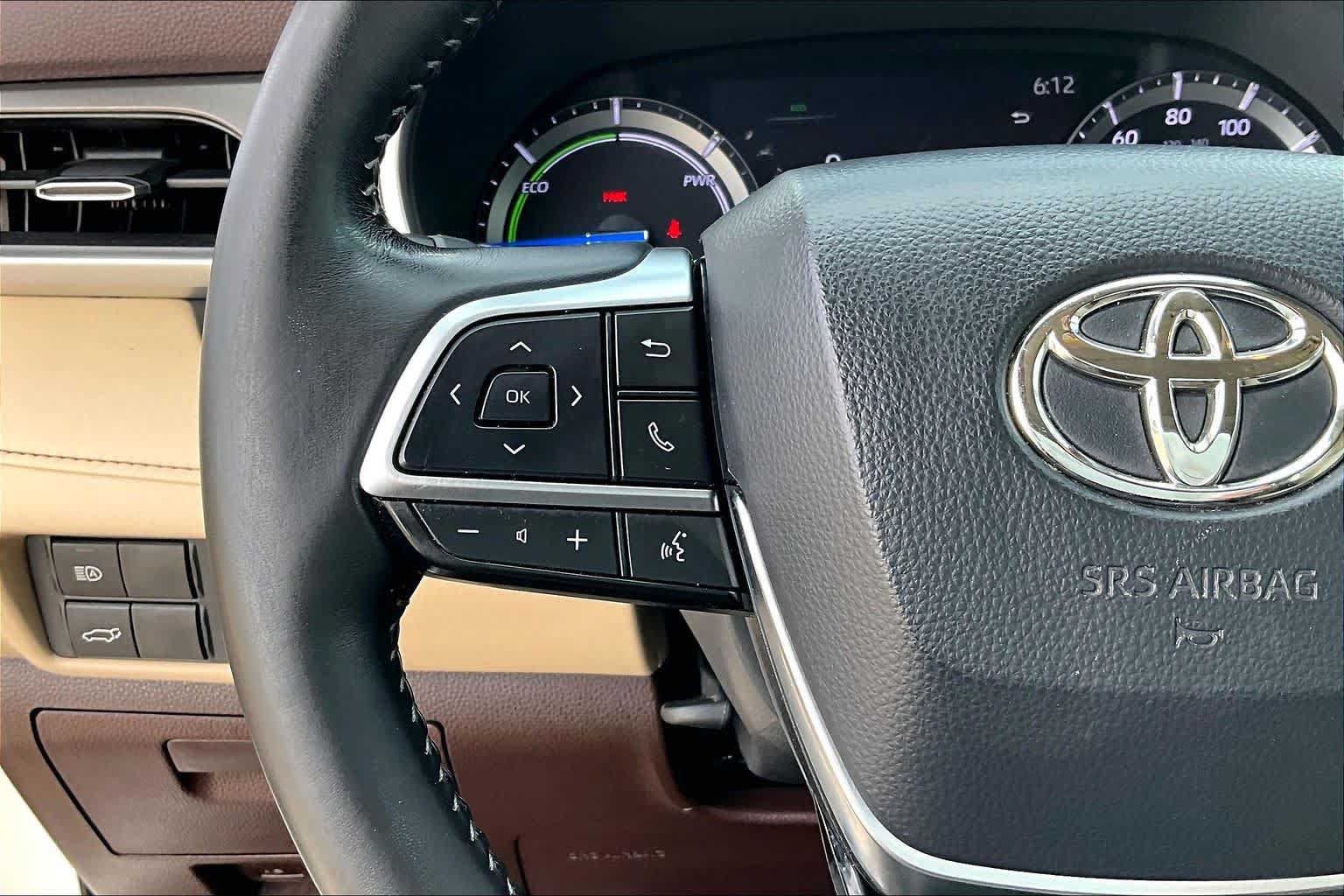 Used 2020 Toyota Highlander XLE FWD image 24