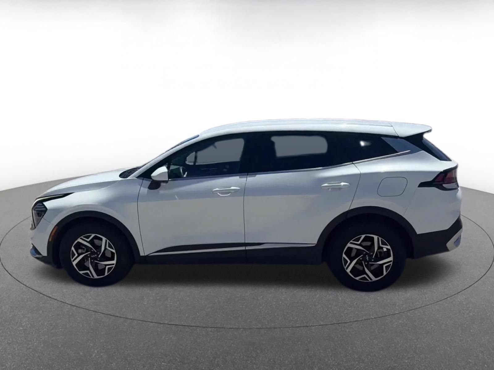 Used 2024 Kia Sportage LX FWD image 9