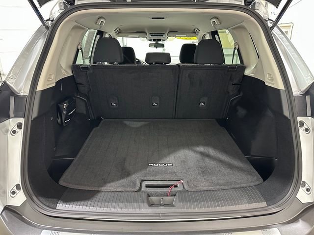 Used 2023 Nissan Rogue SV image 30