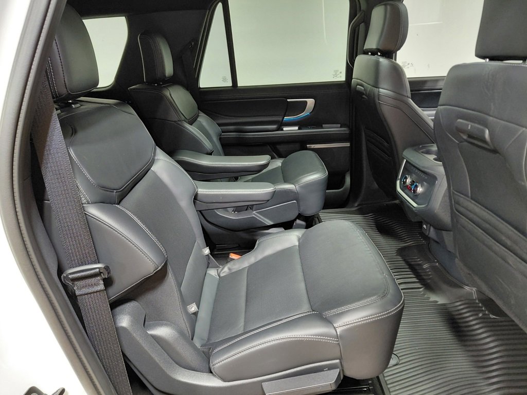 Certified 2025 Ford Expedition Max Platinum w/ Stealth Appearance Package image 6