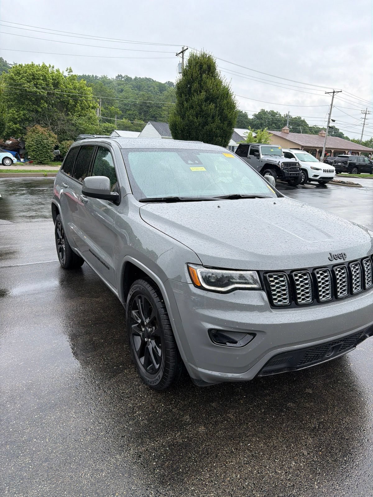 Used 2021 Jeep Grand Cherokee Laredo X AWD/4WD image 7