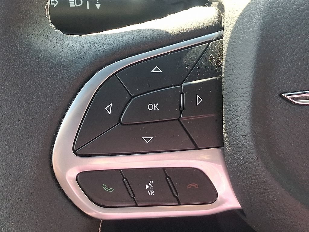Used 2026 Chrysler Pacifica Limited FWD image 25