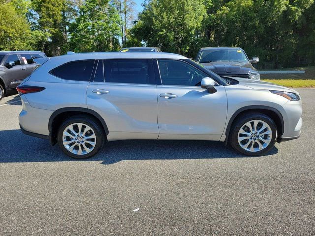 Used 2024 Toyota Highlander Limited image 9
