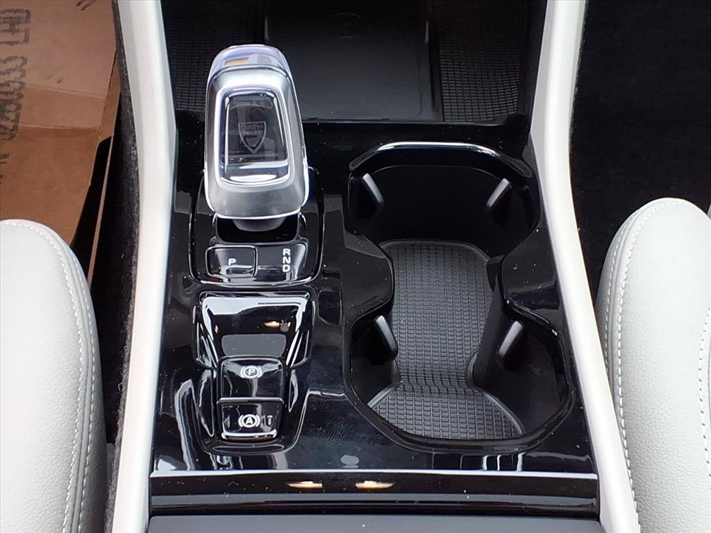 New 2026 Volvo XC40 B5 Ultra w/ Protection Package Premier AWD/4WD image 11