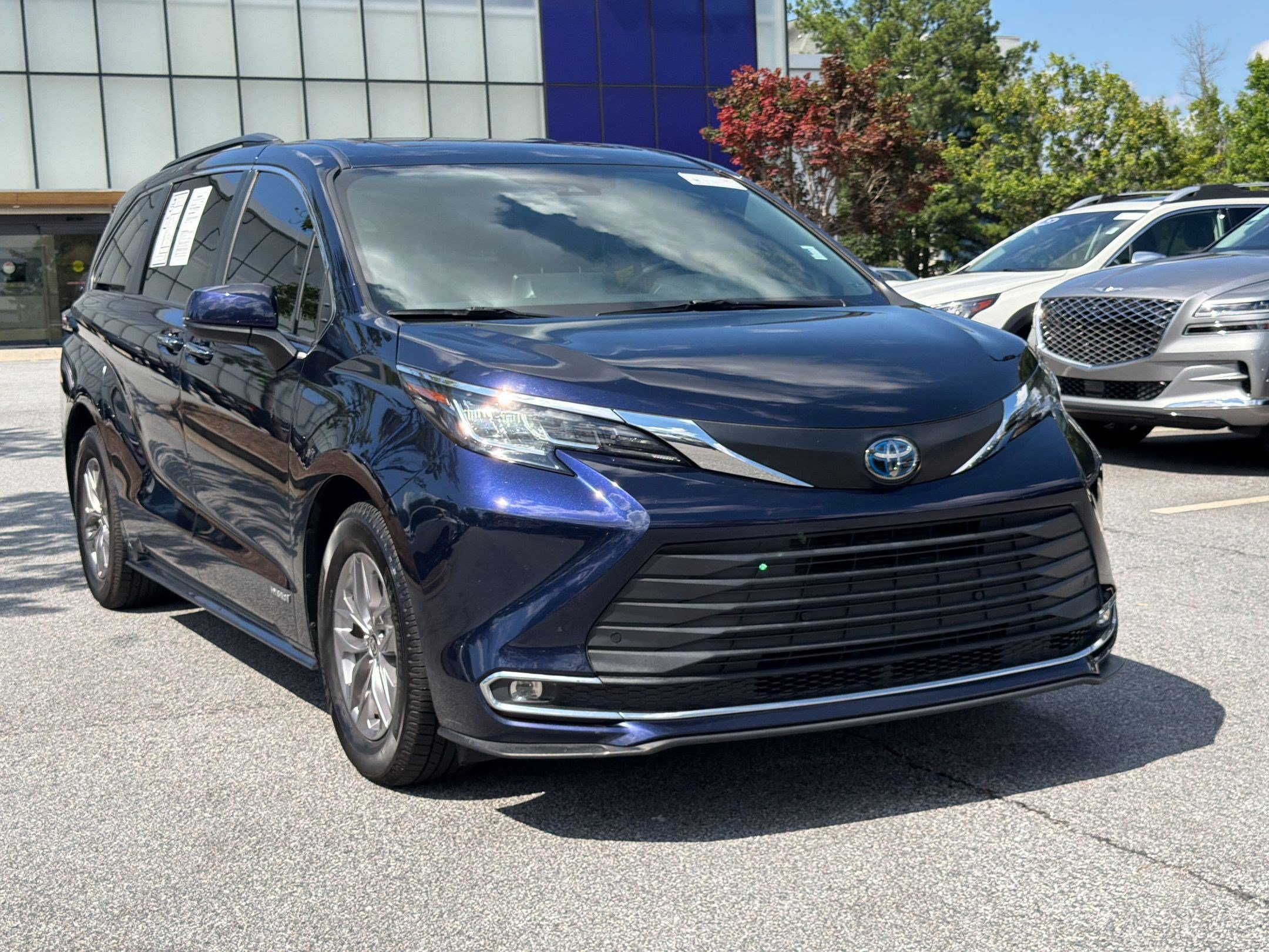 Used 2021 Toyota Sienna XLE FWD image 7