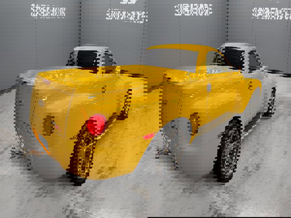 Used 2005 Chevrolet SSR w/ Preferred Equipment Group image 4