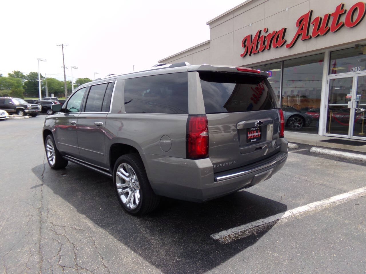 Used 2019 Chevrolet Suburban Premier w/ Premier Plus Edition AWD/4WD image 8
