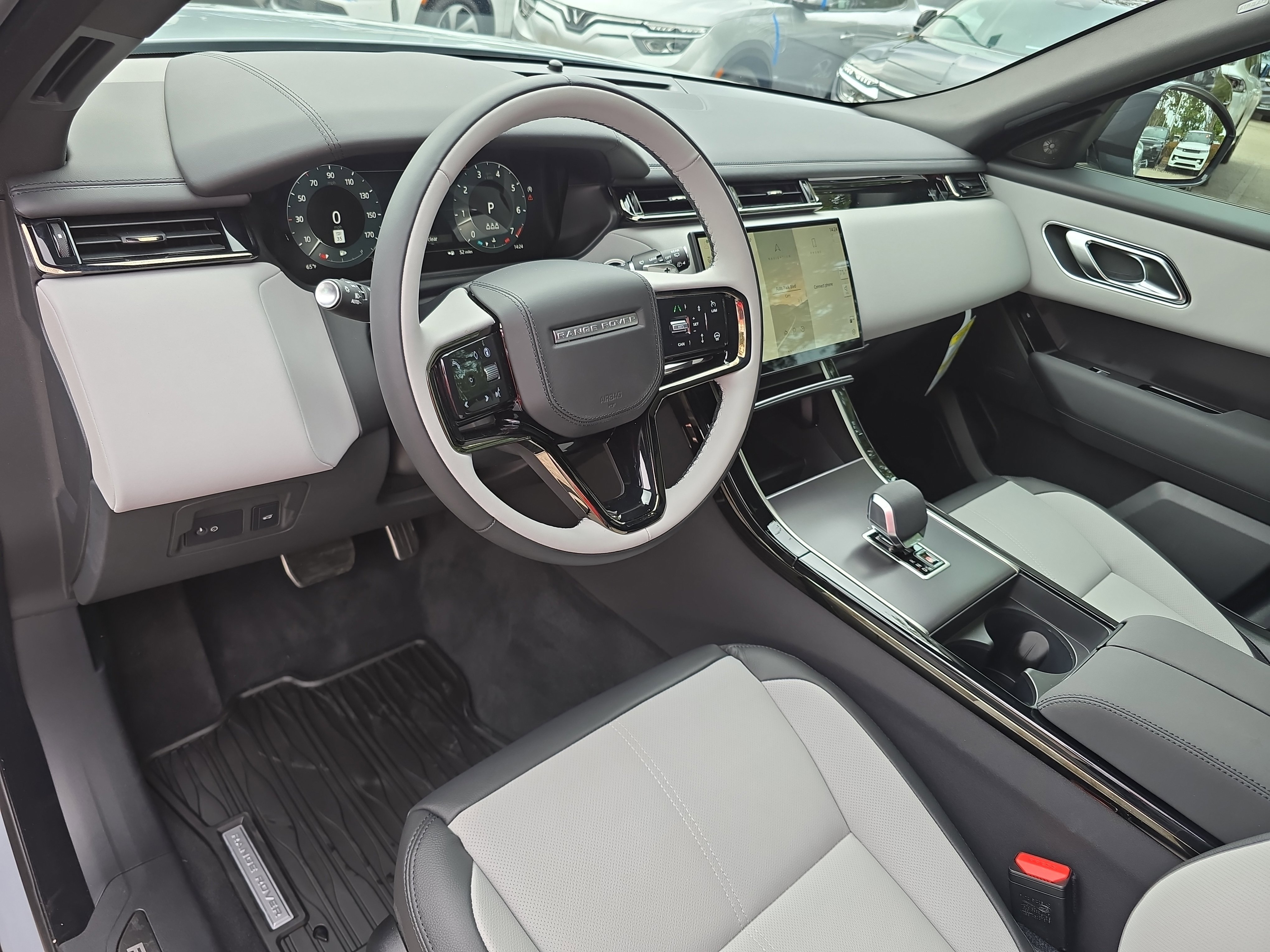 New 2026 Land Rover Range Rover Velar Dynamic SE image 16