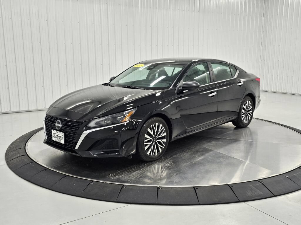 Used 2024 Nissan Altima 2.5 SV