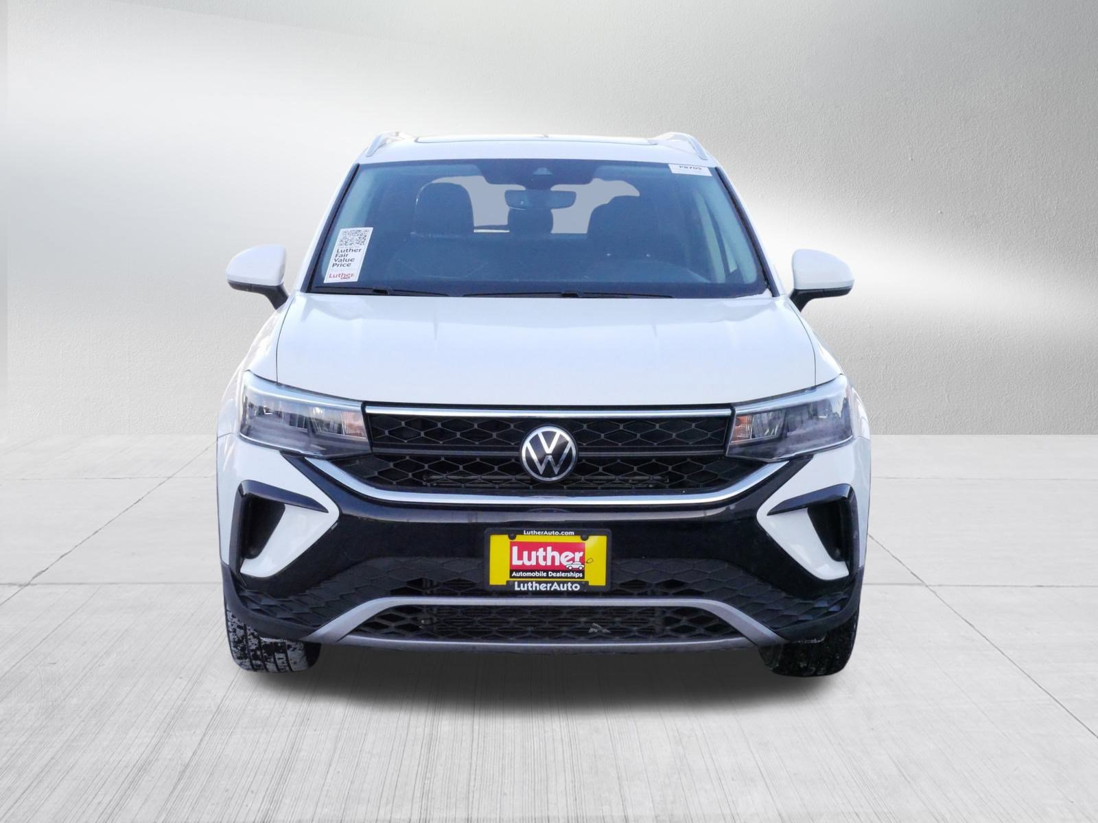 Certified 2023 Volkswagen Taos SE w/ Panoramic Sunroof Package image 2