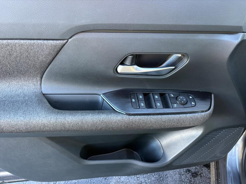 Used 2025 Nissan Kicks SV w/ Charging Package image 23