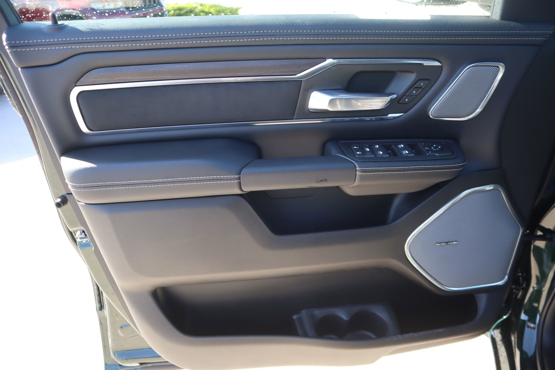 New 2026 RAM 1500 Laramie AWD/4WD image 17