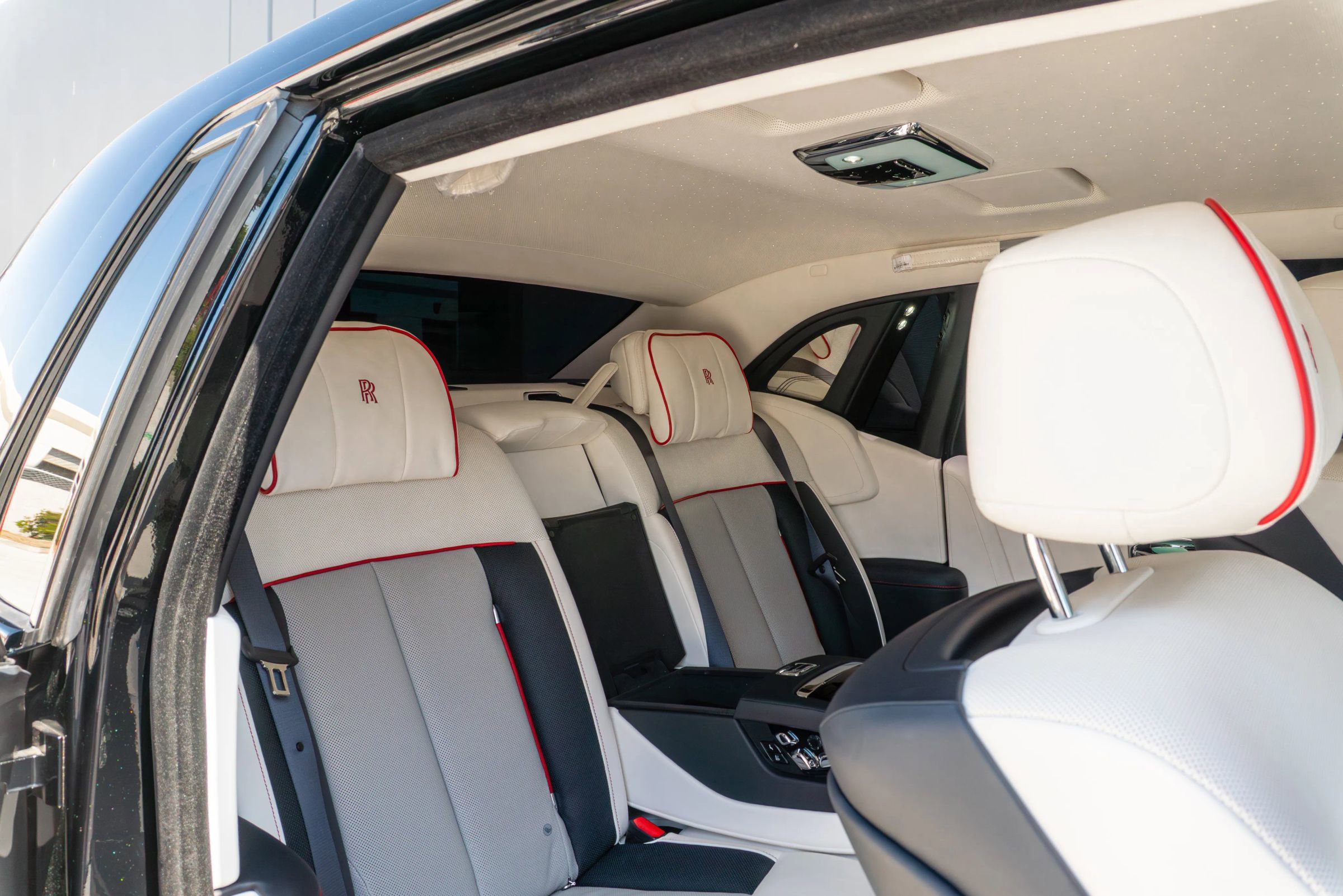 Used 2024 Rolls-Royce Phantom Sedan w/ The Phantom Package RWD image 73