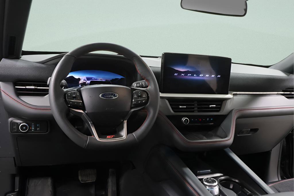Used 2025 Ford Explorer ST AWD/4WD image 9