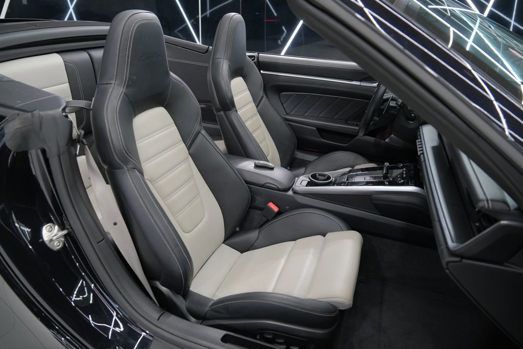 Used 2022 Porsche 911 Turbo image 27