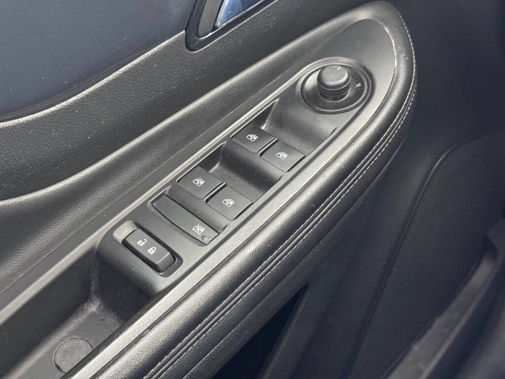 Used 2019 Buick Encore Sport Touring image 22