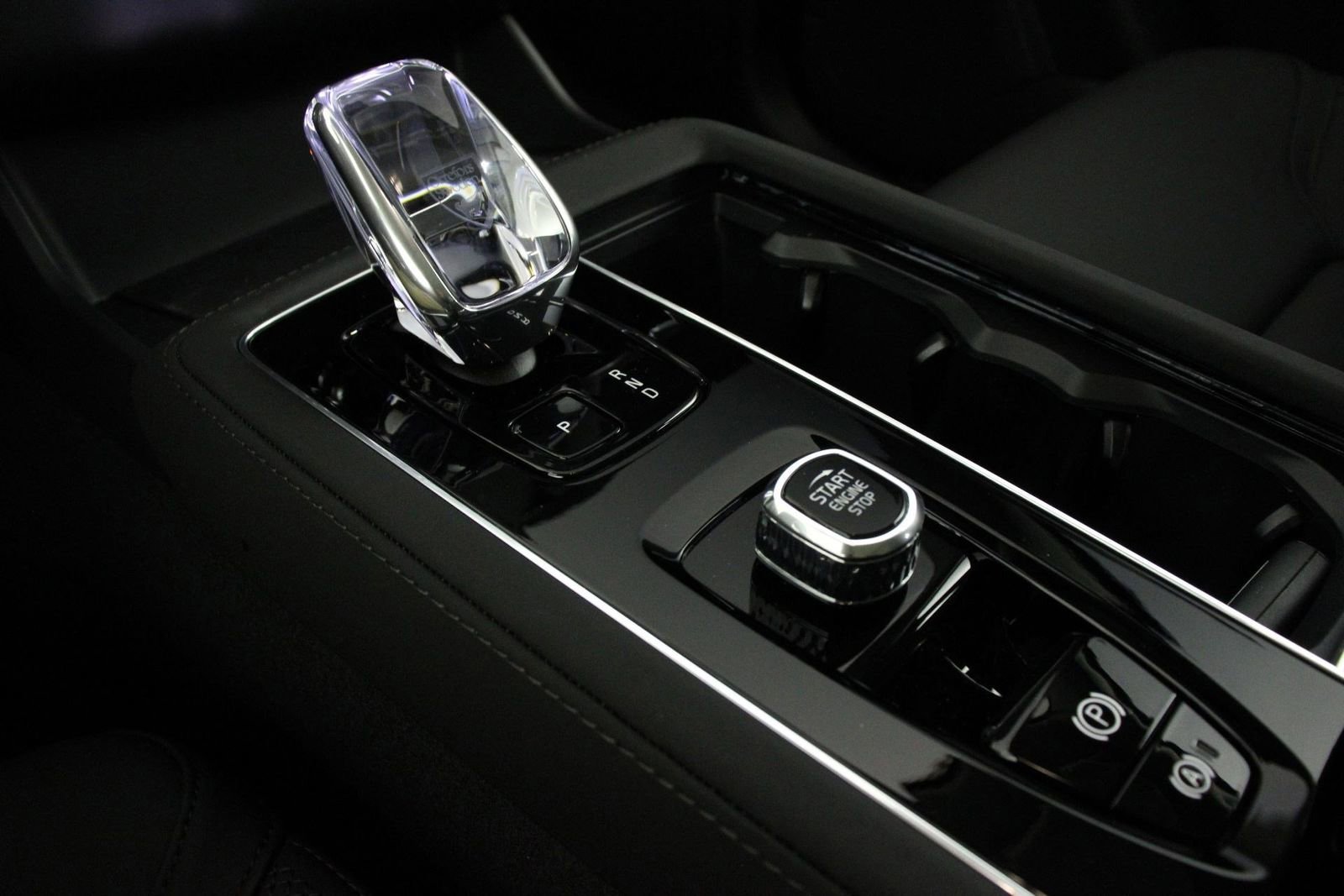 New 2025 Volvo XC90 B6 Core w/ Protection Package Premier AWD/4WD image 7
