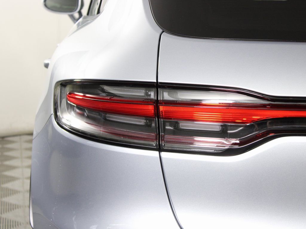 Certified 2026 Porsche Macan AWD/4WD image 12