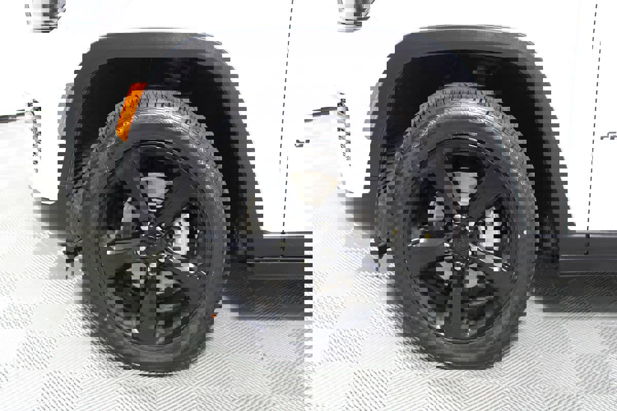 Used 2022 Jeep Grand Cherokee Altitude image 4