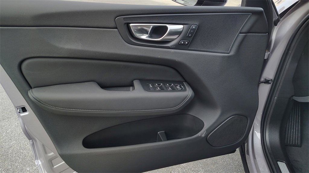 New 2026 Volvo XC60 B5 Core w/ Protection Package Premier image 8