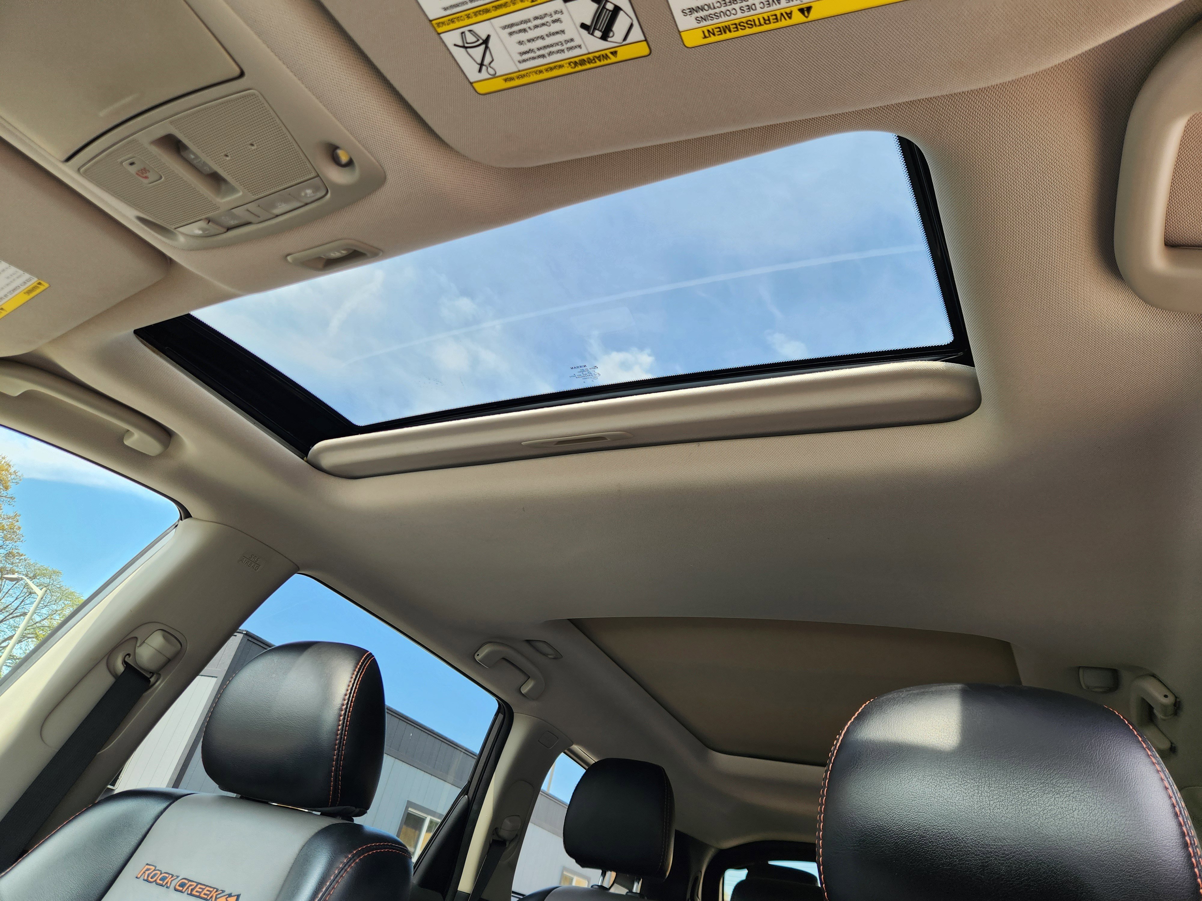 Used 2020 Nissan Pathfinder SL image 16