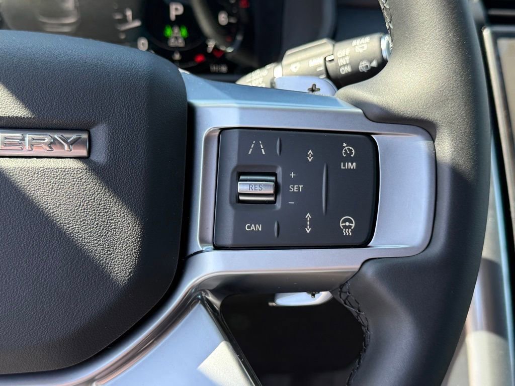 New 2025 Land Rover Discovery Dynamic SE AWD/4WD image 18