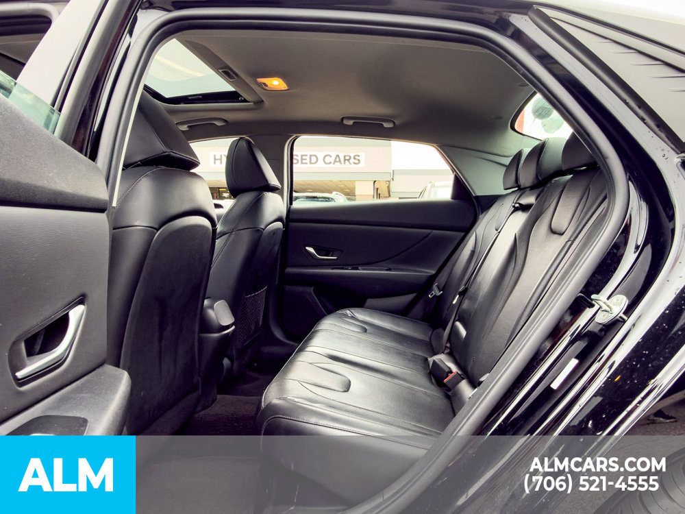 Used 2022 Hyundai Elantra Limited FWD image 11