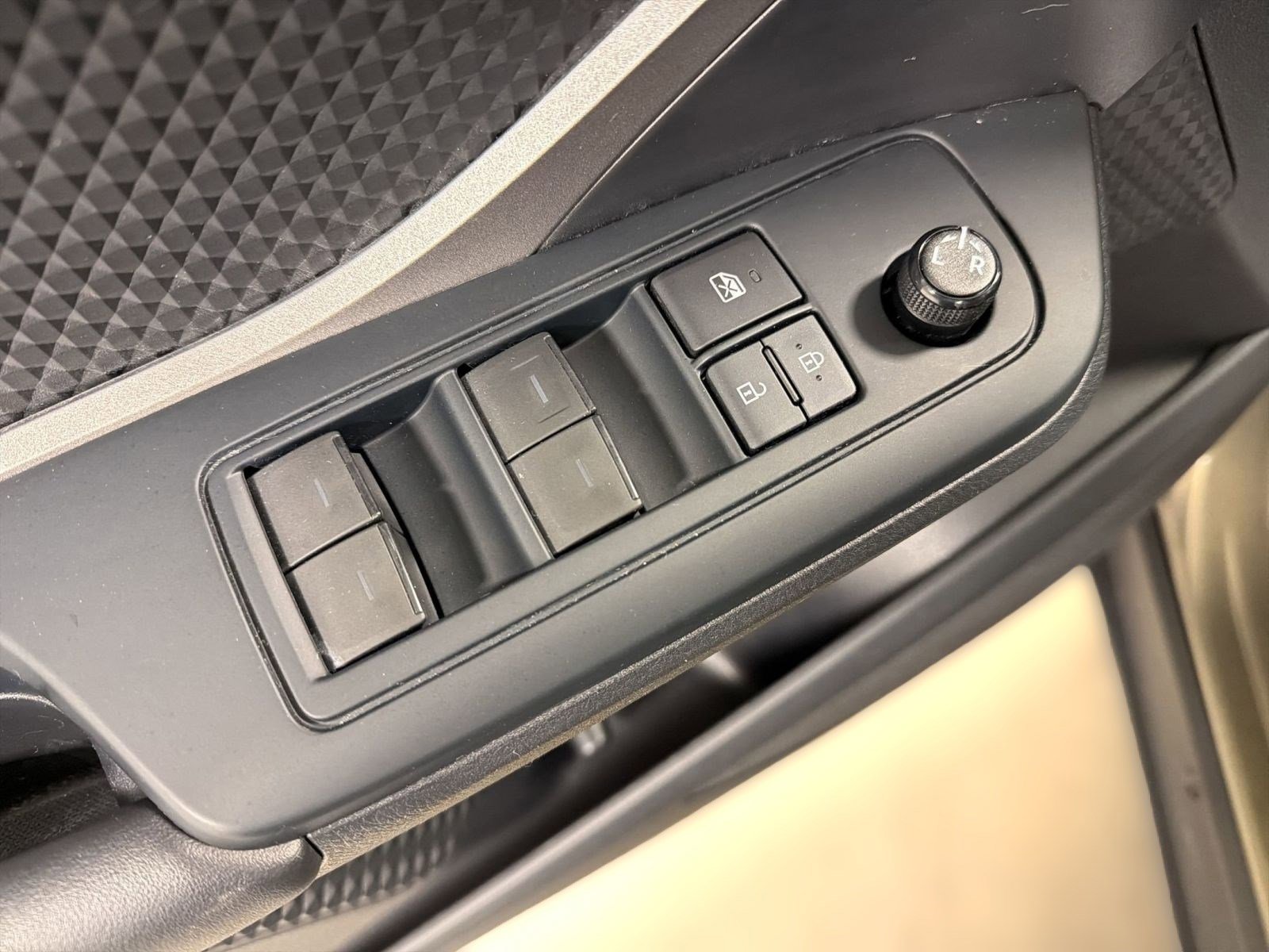 Used 2021 Toyota C-HR LE image 20