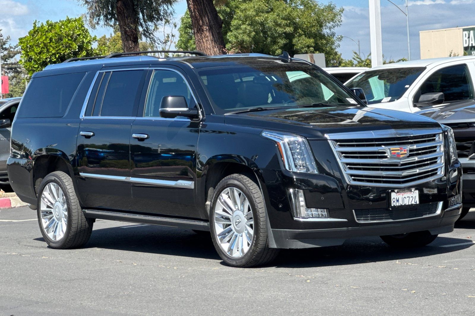 Used 2019 Cadillac Escalade ESV Platinum image 2