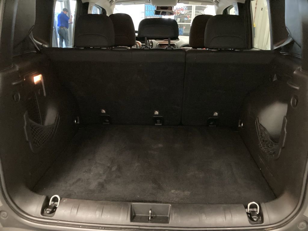 Used 2019 Jeep Renegade Trailhawk w/ UConnect 8.4 Nav Group AWD/4WD image 33
