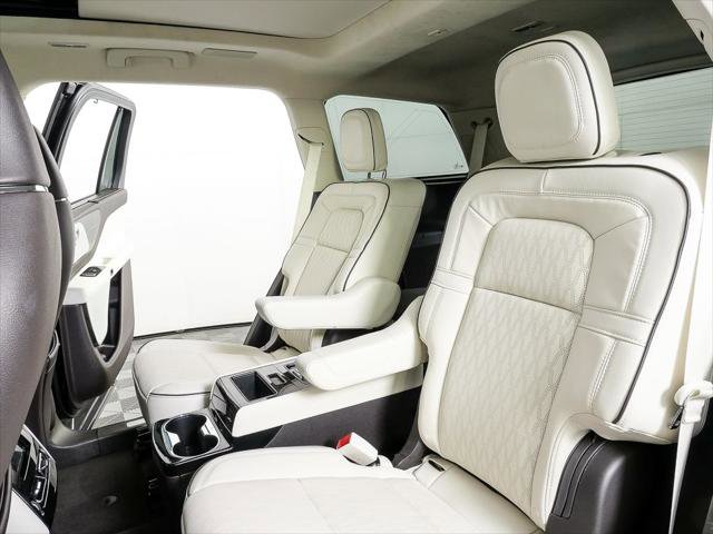 Used 2023 Lincoln Aviator Black Label w/ Class IV Trailer Tow Package AWD/4WD image 21