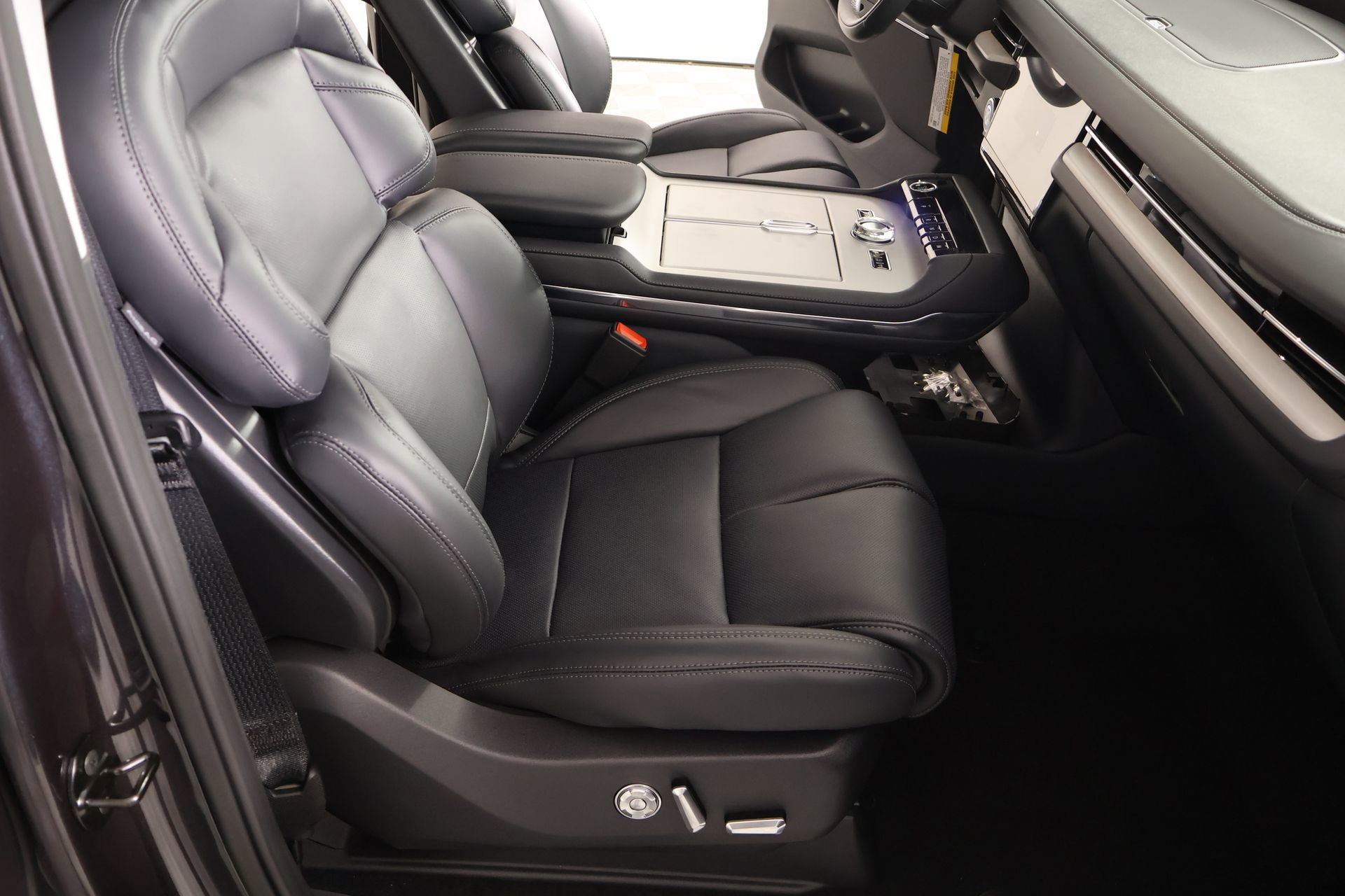 New 2026 Lincoln Navigator Premiere image 14