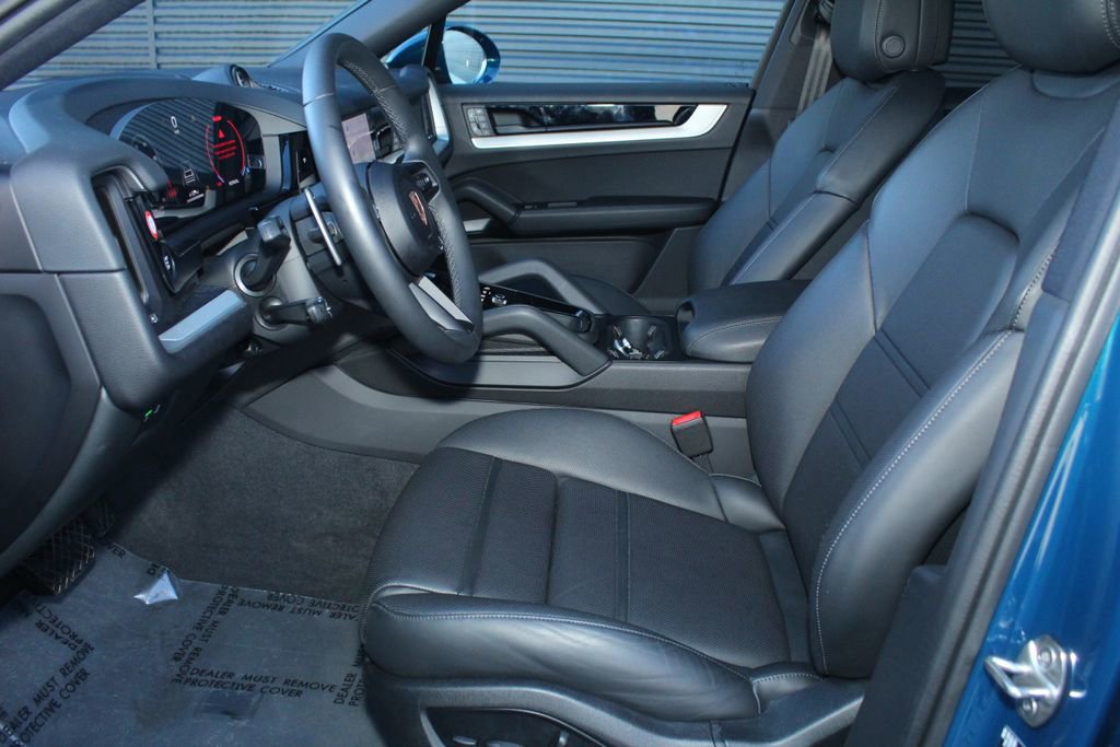 Certified 2025 Porsche Cayenne Coupe AWD/4WD image 5