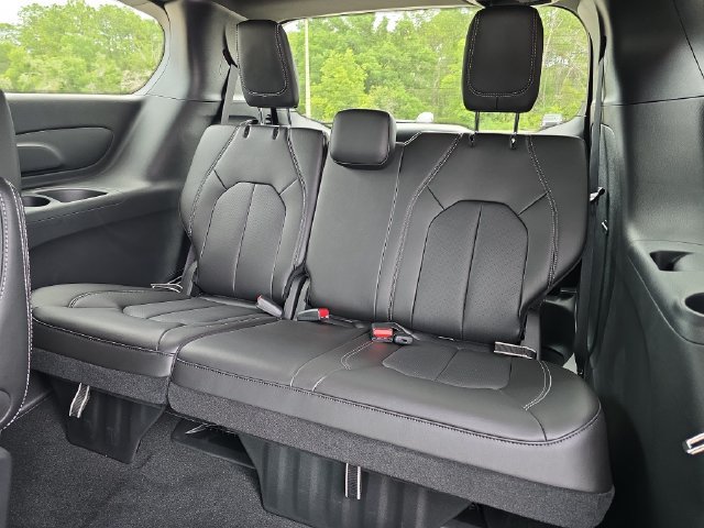 New 2027 Chrysler Pacifica Select FWD image 14