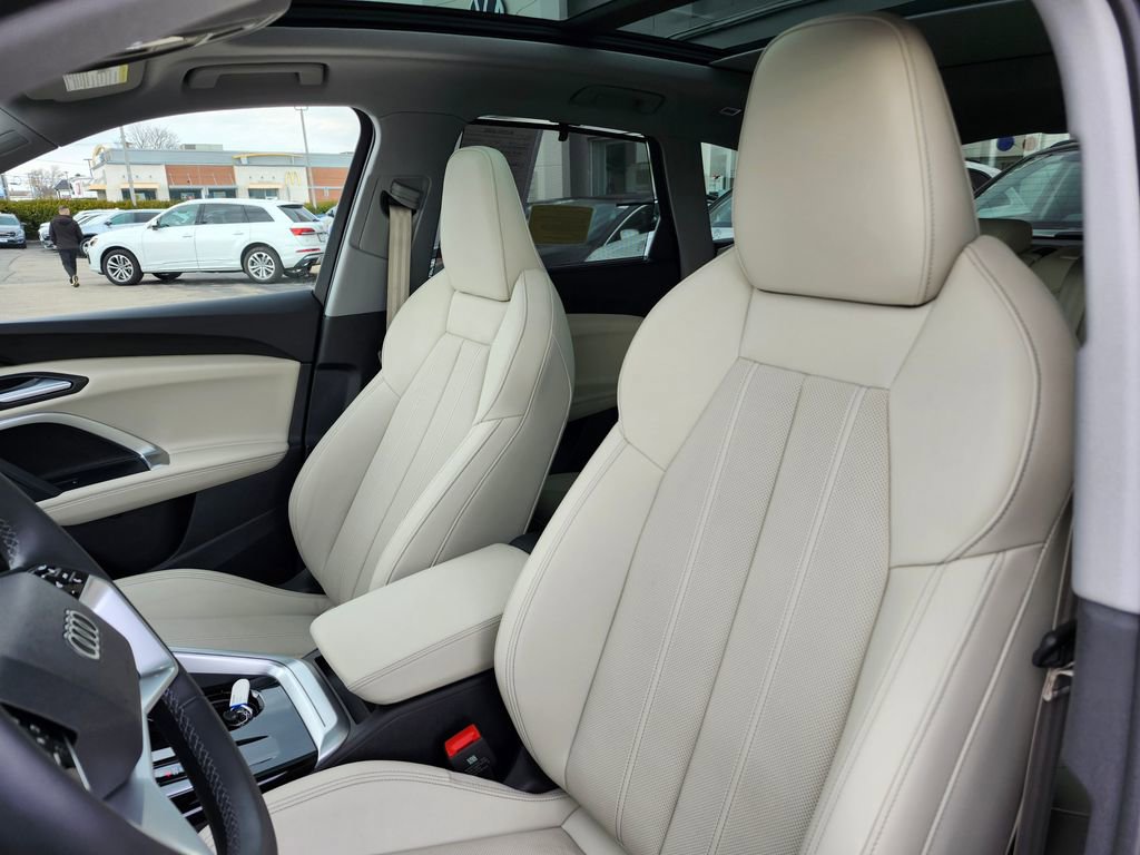Certified 2025 Audi Q5 Prestige image 9